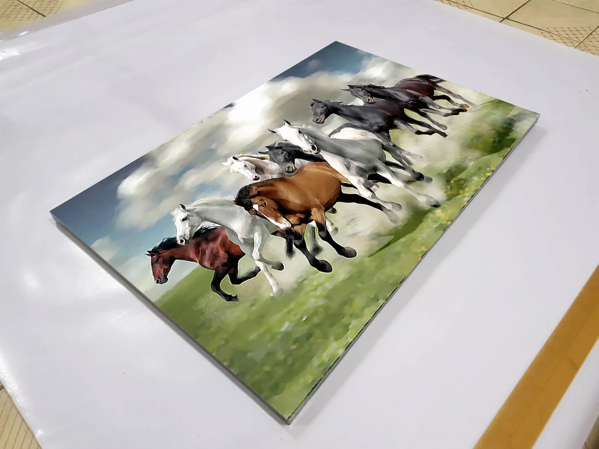 รูปม้ามงคล 8 ตัวพุ่งทยานสู่ความสำเร็จ รูปม้ามงคลติดผนัง รูปม้าเสริมฮวงจุ้ย เรียกทรัพย์ เพิ่มบารมี ภาพกรอบลอยพร้อมแขวน มีให้เลือก 3 ขนาด S,M,L