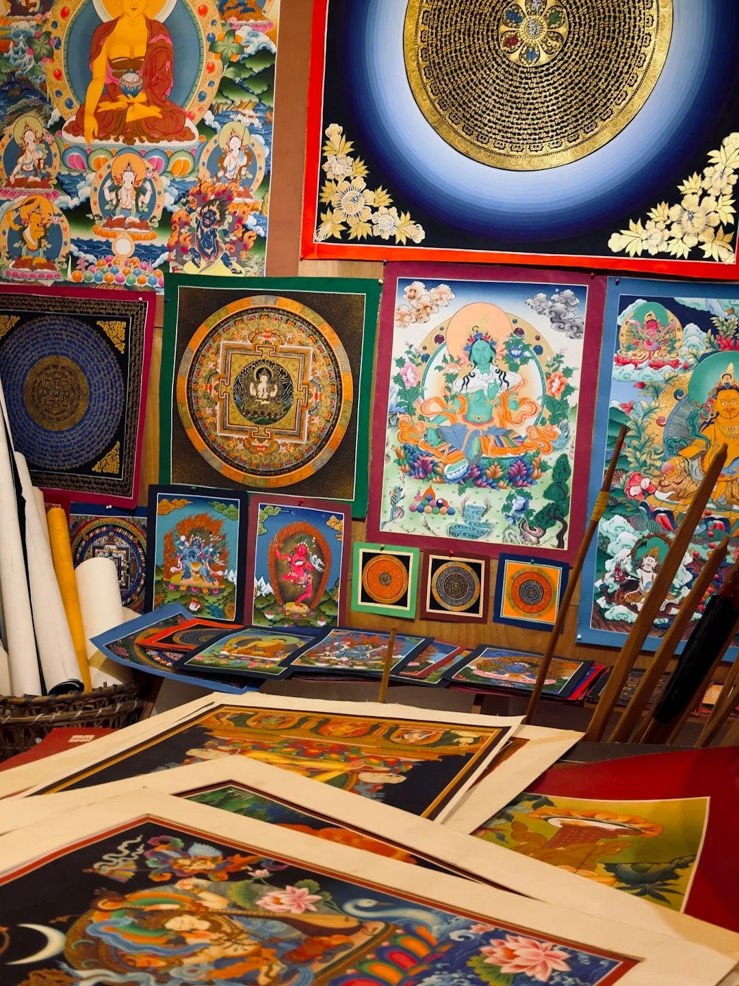 Auspicious art selection,
