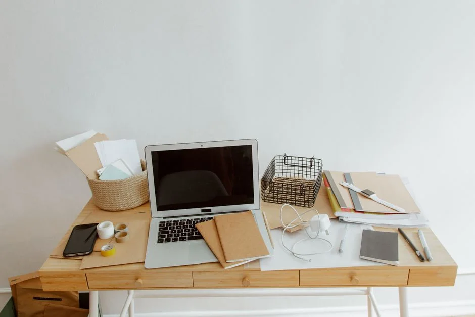 Declutter workspace, office