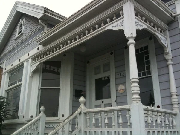 old house exterior,
