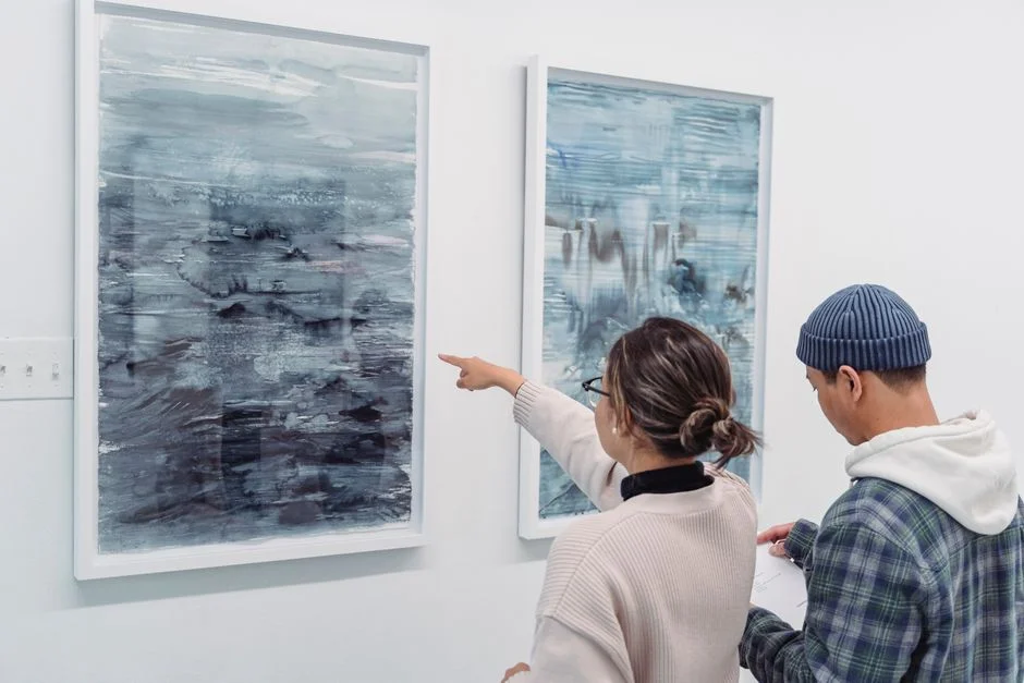 art hanging height,