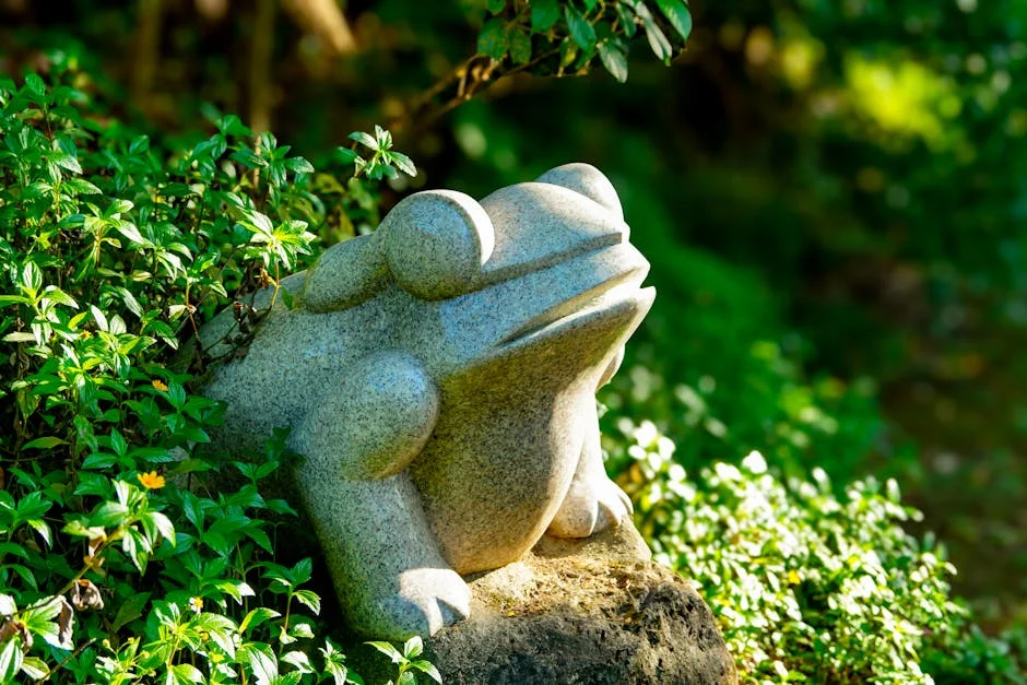 Money Frog statue,