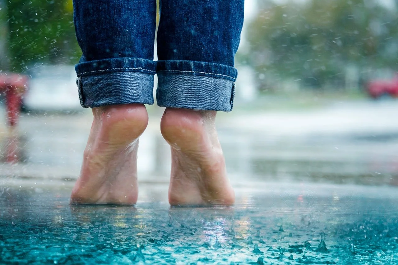 walking barefoot, grounding