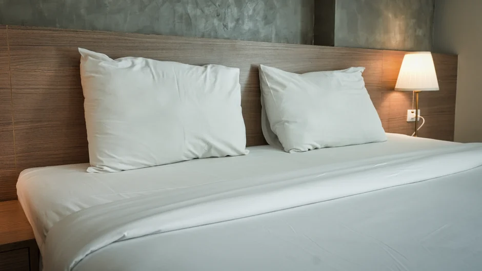 Hotel room feng