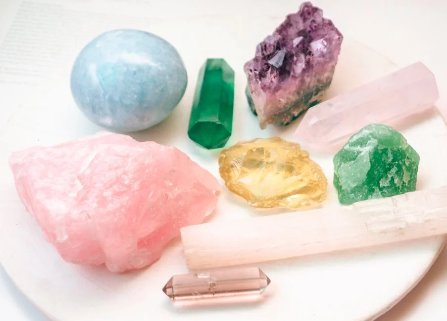 เคล็ดลับการใช้สีตามหลักฮวงจุ้ย: การผสมผสานเพื่อเสริมพลังชีวิต