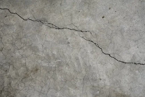 Cracked wall feng