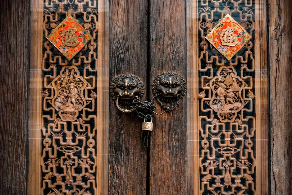 Bagua map, door