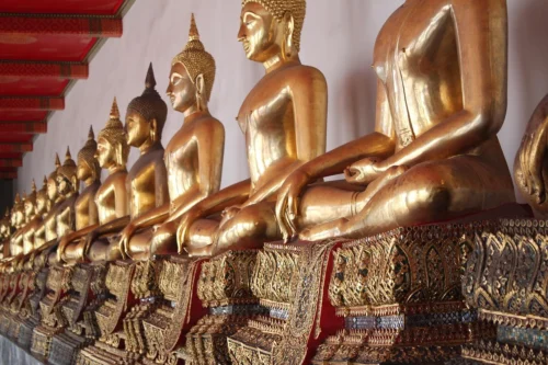 ความหมายและพลังแห่งพระพุทธรูปสี่หน้า: แนวทางปฏิบัติเพื่อชีวิตที่รุ่งเรืองตามหลักฮวงจุ้ย (กรณีศึกษาศาลพระพิฆเนศเอราวัณ)