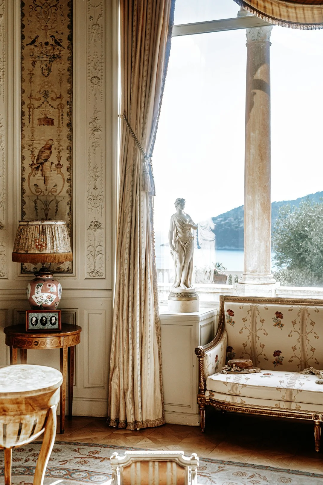luxury villa decor,