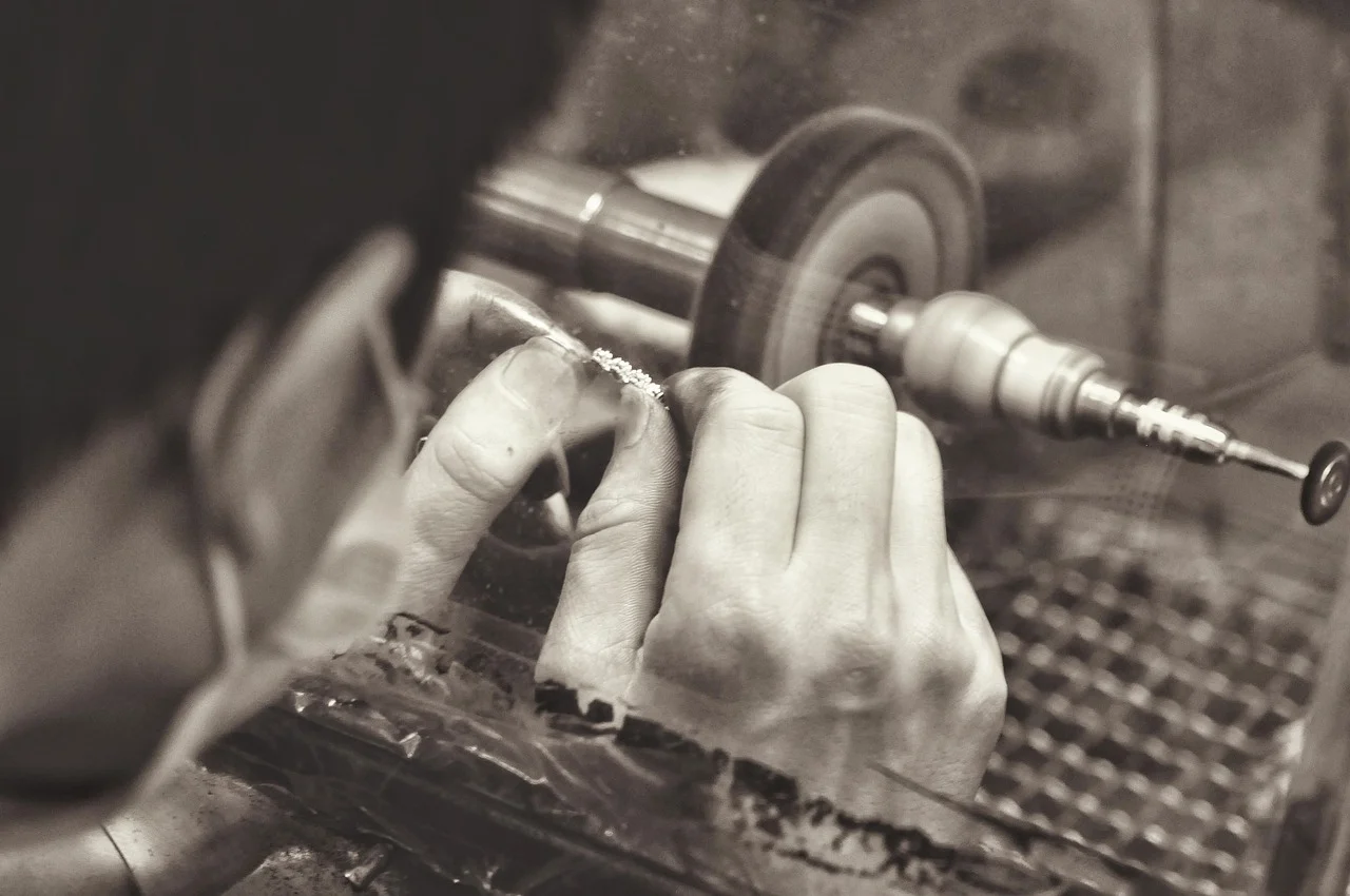 metal polishing, jewelry