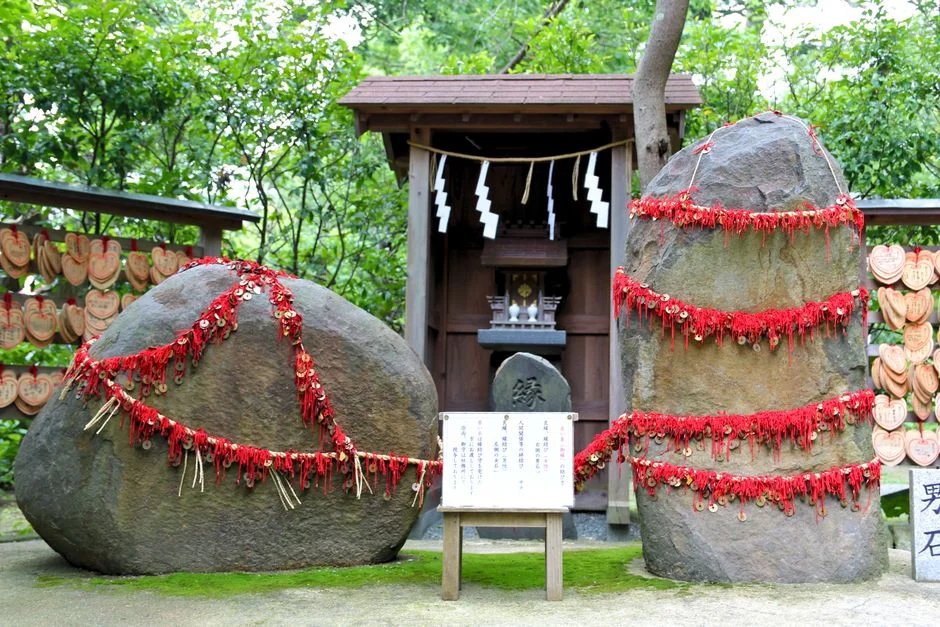 Red string ritual,
