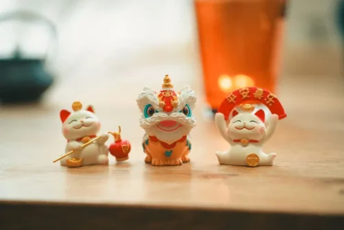 มนตราแห่งสัญลักษณ์มงคล: คู่มือพลังงานฮวงจุ้ยเพื่อชีวิตที่รุ่งเรืองและสมดุล