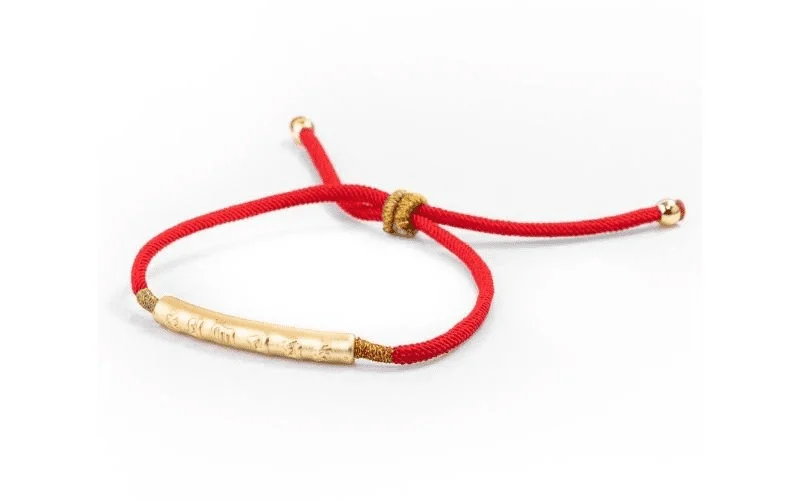 red string bracelet,