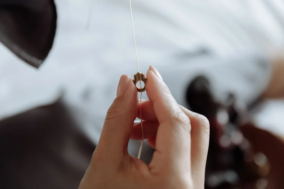 kabbalah red thread,