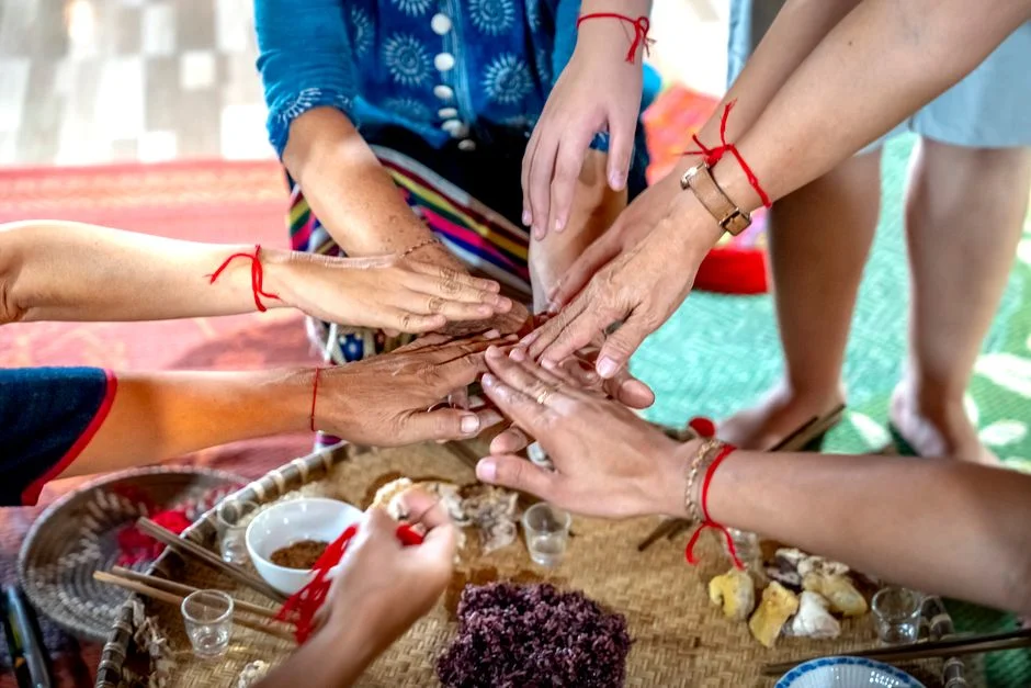 Red bracelet benefits,