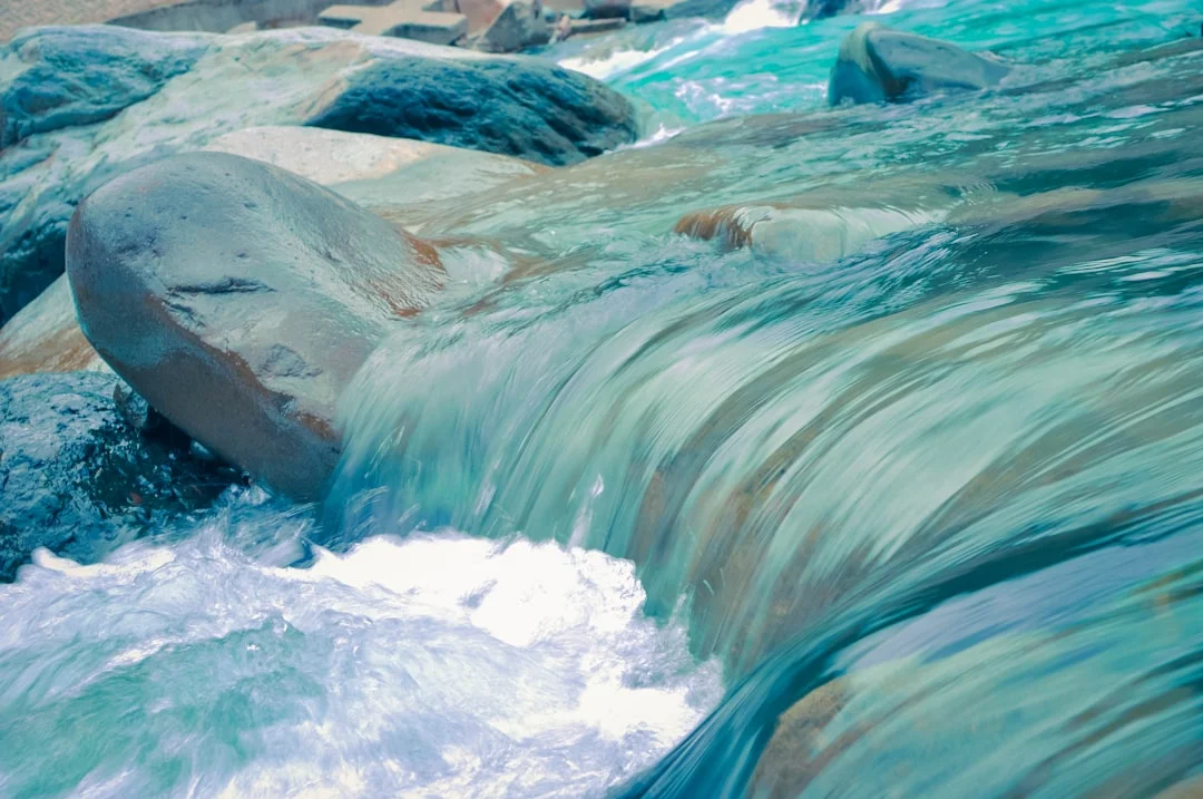 Straight water flow
