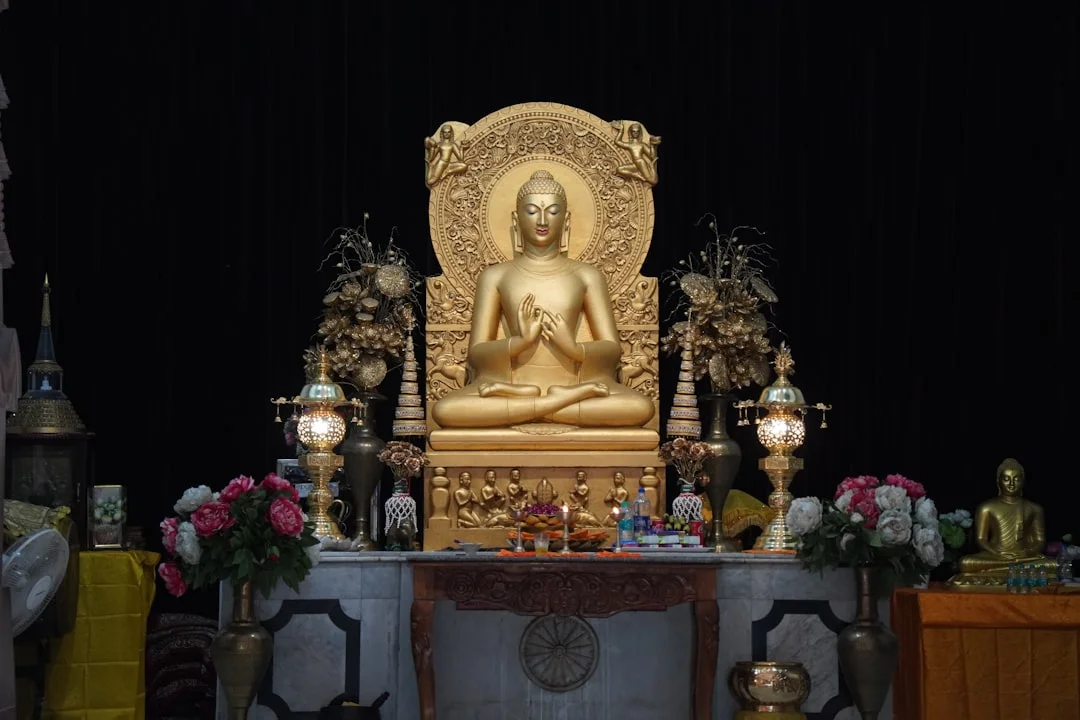 Buddhist altar, Offering